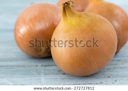 group of brown onions on wooden background