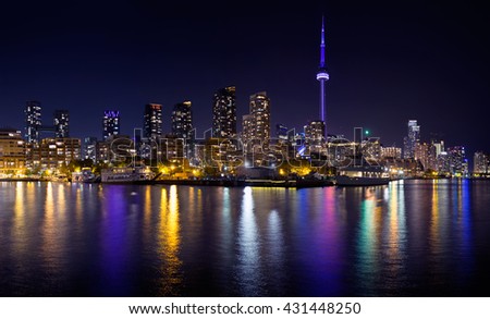Panoramic presentation of Toronto\'s skyline