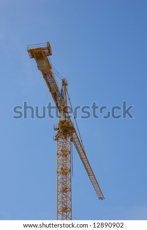 Tower crane with extension arm, rotary above