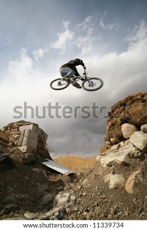 Mountain Bike Dirt Jump