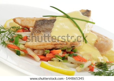 Pike-perch fillet with hollandaise sauce on vegetable strips