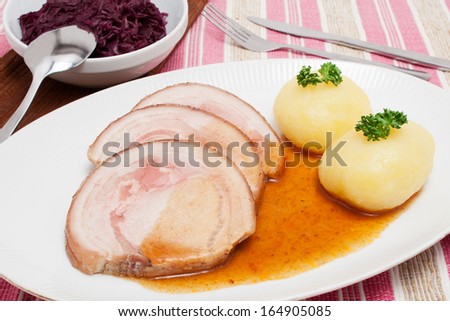 Roast suckling pig with potato dumplings and red cabbage