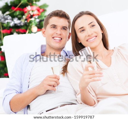 Young couple drinking champagne on New Year\'s Day.