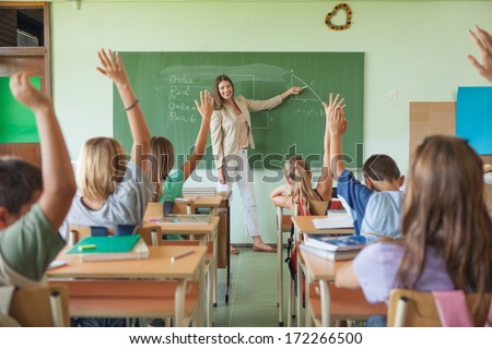 Students answering the teacher\'s question in a maths lesson.