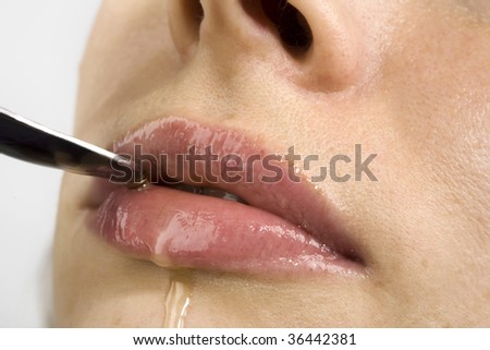 Honey lip lady with spoon