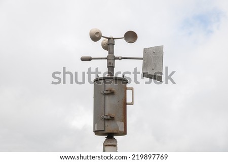 weather station with anemometer and thermometer