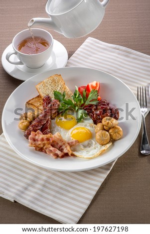 English breakfast, restaurant serve