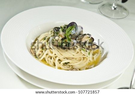 Plate of noodles with clams.