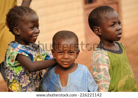 MOPTI, MALI, AFRICA - AUGUST, 26, 2011 The curiosity of children Mopti makes out to greet photographers and journalists