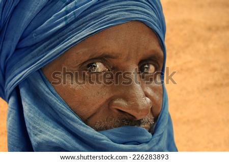 TIMBUKTU, MALI, AFRICA - AUGUST, 25, 2011 Tuareg man on the desert of Timbuktu