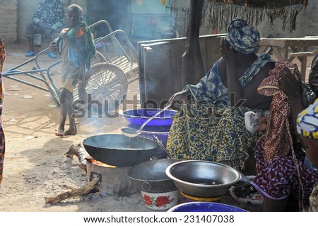 DJENNE, MALI, AFRICA - SEPTEMBER, 5, 2011 Preparing donuts for sale in the market of Djenne