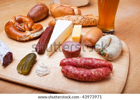 sausages, bread and a wheat beer on oak