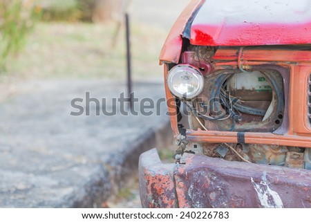broken head light rusty truck