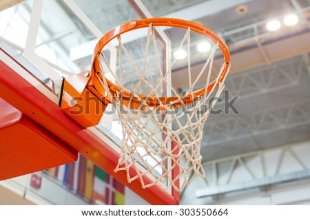 basket and network under the lights of the hall