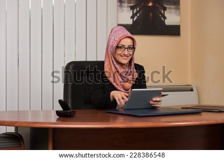 Muslim Business Lady Working On Computer In The Office