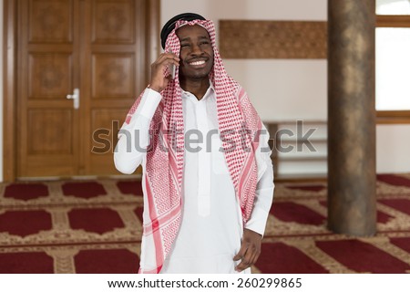 Arab Saudi Emirates Man Using A Smart Phone