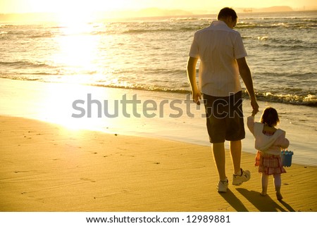 Father and Daughter – Bố và con gái - Sưu tầm dành tặng cho con gái của Bố nay đã lớn Stock-photo-father-and-daughter-playing-at-the-beach-12989881
