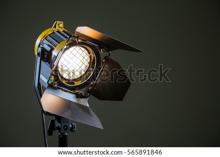 Spotlight with directional light with a Fresnel lens, halogen lamp and protective shutters.