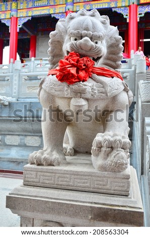 statues Wat Thailand temple history budhist stone culture lion