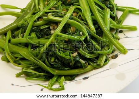 Stir-fried water spinach with garlic-This is simple healthy dishes