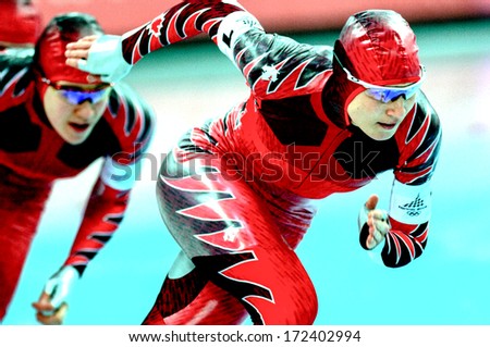 TURIN, ITALY - SEPTEMBER 29: Female team skating during the Ice Speed Skating competition of the Winter Olympic Games in Turin, March 29, 2006.