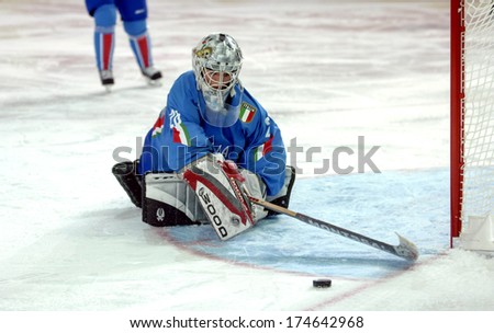 TURIN, ITALY-FEBRUARY 14, 2006: Female Ice Hockey Italian goalkeeper during the Winter Olympic Games of Turin 2006.
