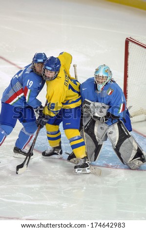 TURIN, ITALY-FEBRUARY 14, 2006: Female Ice Hockey match Italy vs Sweden, during the Winter Olympic Games of Turin 2006.