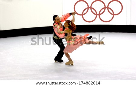 TURIN, ITALY-FEBRUARY 18, 2006: Barbara Fusar Poli and Maurizio Margaglio perform during the Couple Figure Ice Skating competion of the Winter Olympic Games of Turin 2006.