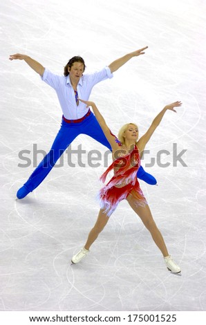 TURIN, ITALY-FEBRUARY 20, 2006: Oksana Domnina and Maxim Shabalin competing during the Couple Figure Ice Skating during the Winter Olympic Games of Turin 2006.