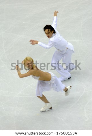 TURIN, ITALY-FEBRUARY 18, 2006: Elena Grushina and Ruslan Goncharov competing during the Couple Figure Ice Skating during the Winter Olympic Games of Turin 2006.