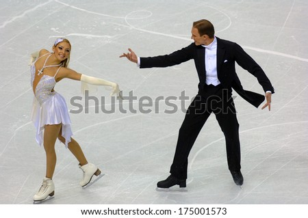 TURIN, ITALY-FEBRUARY 18, 2006: Tatiana Navka and Roman Kostomarov competing during the Couple Figure Ice Skating during the Winter Olympic Games of Turin 2006.