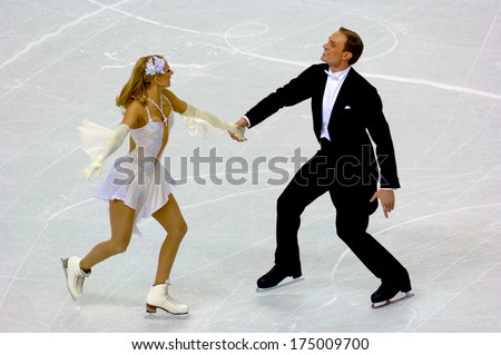 TURIN, ITALY-FEBRUARY 18, 2006: Tatiana Navka and Roman Kostomarov competing during the Couple Ice Figure Skating during the Winter Olympic Games of Turin 2006.