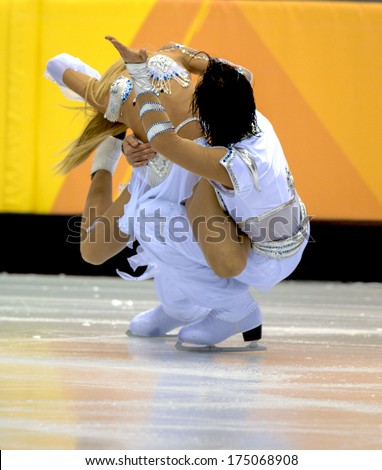 TURIN, ITALY-FEBRUARY 21, 2006: Elena Grushina and Ruslan Goncharov competing  on the Couple Figure Ice Skating\'s final during the Winter Olympic Games of Turin 2006.