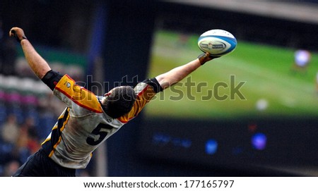 EDINBURGH SCOTLAND MARCH 26 2007 Scottish Rugby player catching the ball during the Six Nations Tournament match Scotland vs Italy EDINBURGH SCOTLAND MARCH 26 2007 Scottish Rugby player catching the ball during the Six Nations Tournament match Scotland vs Italy