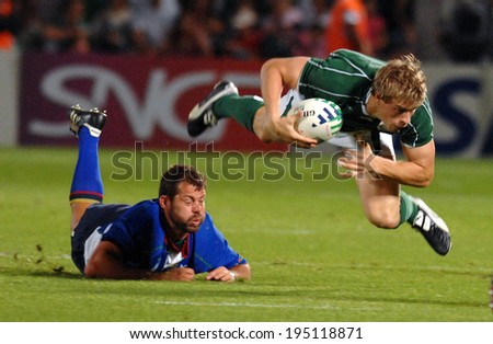 BORDEAUX, FRANCE-SEPTEMBER 09, 2007: irish palyer Andrew Trimble , runs with the ball, during the match Ireland vs Namibia, of the Rugby World Cup, France 2007, in Bordeaux.