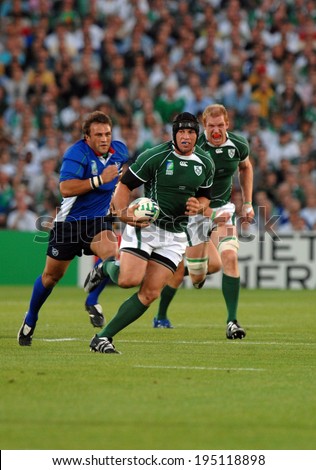 BORDEAUX, FRANCE-SEPTEMBER 09, 2007: irish palyer Donnacha O\'Callaghan, runs with the ball, during the match Ireland vs Namibia, of the Rugby World Cup, France 2007, in Bordeaux.