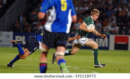 BORDEAUX, FRANCE-SEPTEMBER 09, 2007: irish palyer Andrew Trimble , runs with the ball, during the match Ireland vs Namibia, of the Rugby World Cup, France 2007, in Bordeaux.
