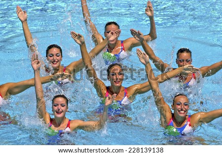 BARCELONA, SPAIN-SEPTEMBER 04,1999: Canada swimming synchronized team in action during the World Swimming Championship, in Barcelona.