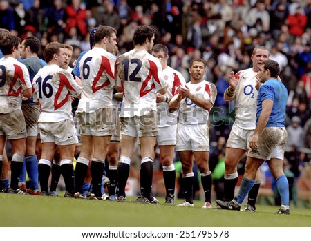 LONDON, ENGLAND-MARCH 18, 2007: italian rugby player Andrea Scannavacca receives applauses from english players at the end of the Six Nations rugby match England vs Italy, in London.