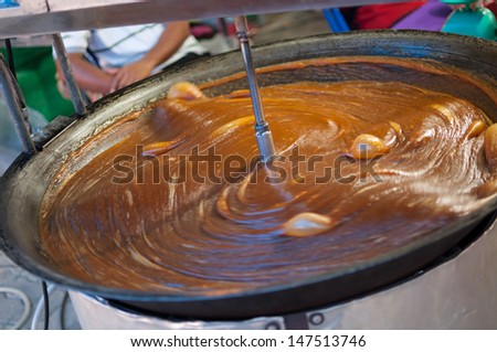One more step to make cakes of Thailand called caramel