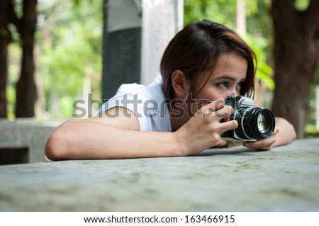 Leisure activities of girl photographers in fine weather