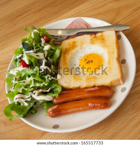 Egg in a hole is breakfast menu of American