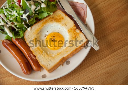 Egg in a hole is breakfast menu of American