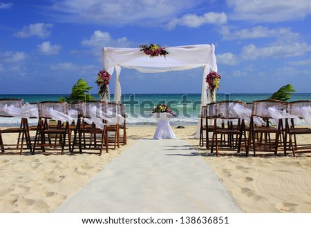 [Obrazek: stock-photo-wedding-preparation-on-mexic...636851.jpg]