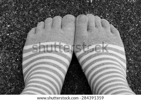wear socks five fingers style on Black and White