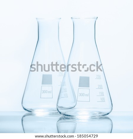 Set of two empty temperature resistant conical flasks for measurements