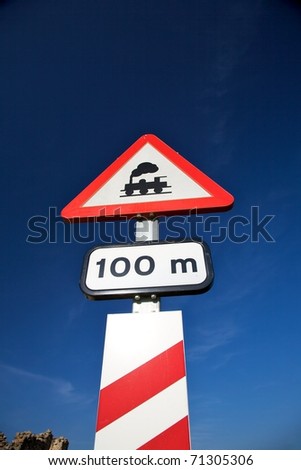 traffic signal for advice train level crossing