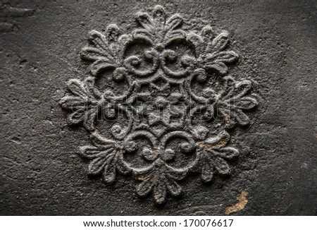 Bas-relief of a tracery on a wall