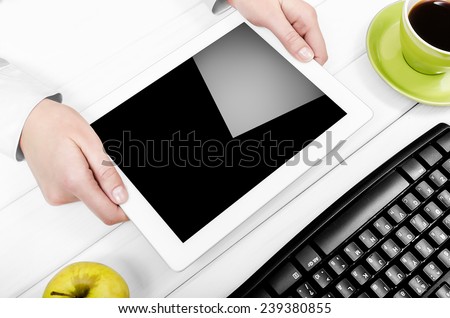 Tablet pc apple cup of coffee on table