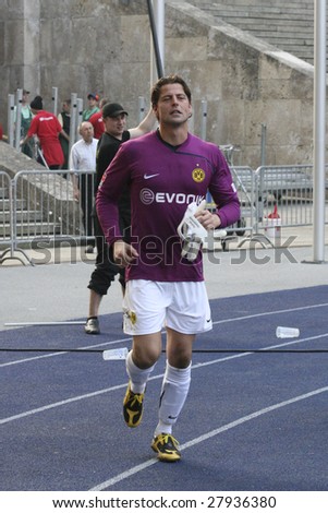 BERLIN - APRIL 4: BVB keeper Roman Weidenfeller after winning the game against Hertha BSC (1:3) on April 4, 2009 in Berlin, Germany.